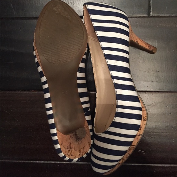 Navy blue/white nautical striped heels - Picture 3 of 4